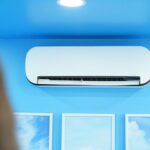 Thị trường Việt Nam vừa xuất hiện mẫu điều hòa với kiểu dáng bo cong độc lạ cùng máy lọc không khi biết tỏa hương thơm