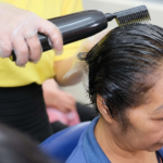 15 phút “hack tuổi”, tóc đen bóng như vừa ra salon