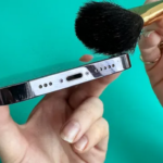 Apple và Samsung chỉ cách vệ sinh cổng sạc và loa trên điện thoại, máy tính bảng