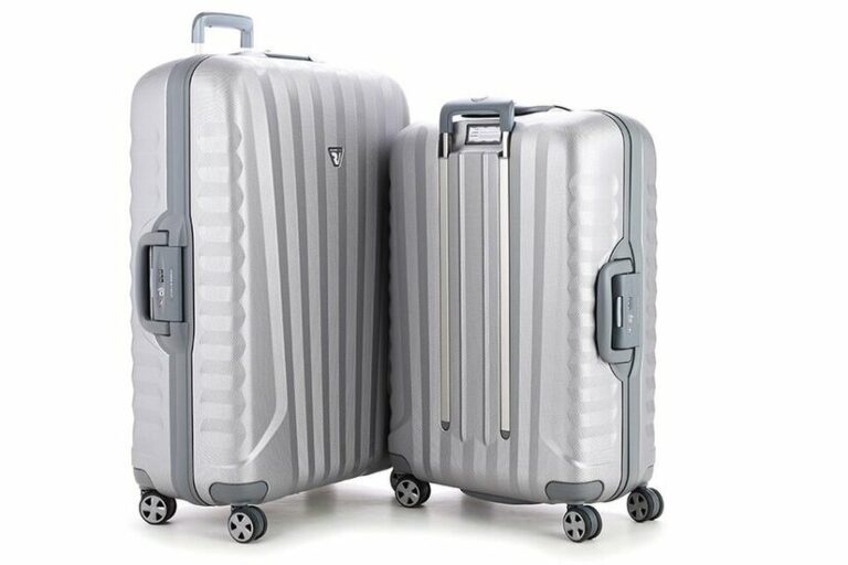 Đánh giá độ bền và tính năng thông minh trên các dòng vali khóa khung