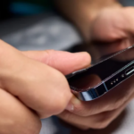 Đừng mua miếng dán bảo vệ màn hình smartphone nếu thiếu tính năng này